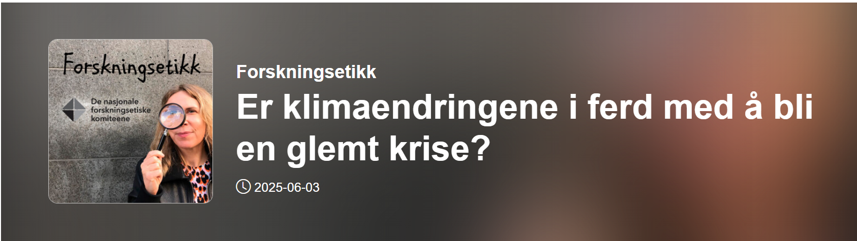 Podcast-avspiller for episoden. Bilde av en kvinne som ser gjennom et forstørrelsesglass.