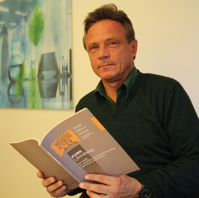 Portrett av Espen Engh på kontoret