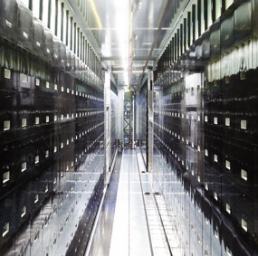 Bilde av biobank. Her lagres blodprøver fra flere enn 5000 engelskmenn som hittil har sagt ja til å delta i 100.000 Genomes Project.