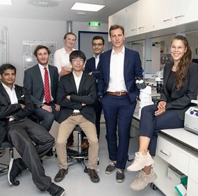Nicolas Rivron together with his research group at the Austrian Academy of Sciences